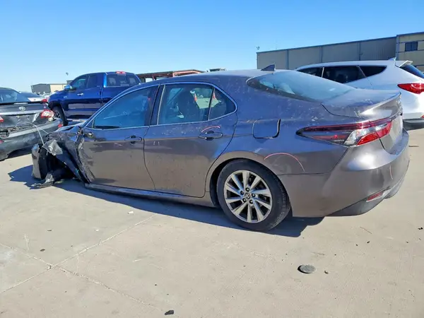4T1C11BK4MU032992 2021 TOYOTA CAMRY - Image 2