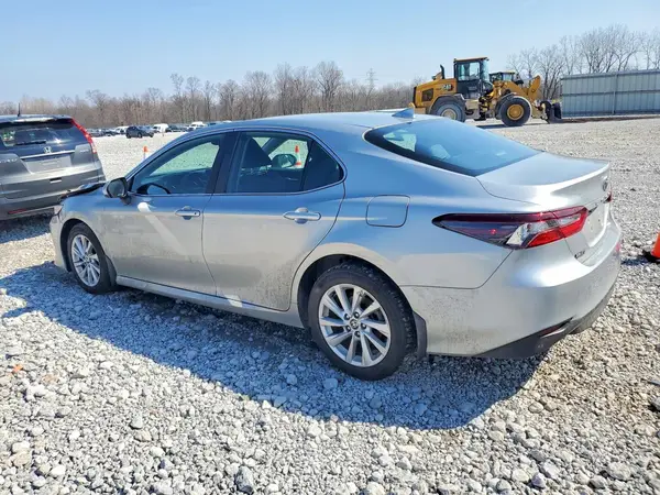 4T1C11BK4MU033575 2021 TOYOTA CAMRY - Image 2