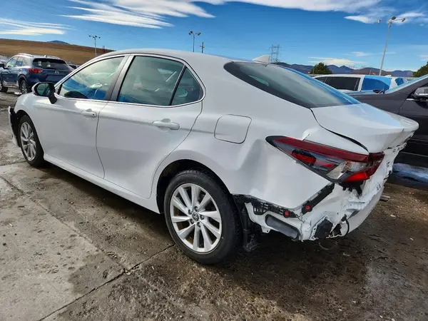 4T1C11BK4MU035911 2021 TOYOTA CAMRY - Image 2