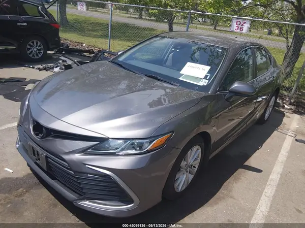 4T1C11BK4MU037531 2021 TOYOTA CAMRY - Image 2