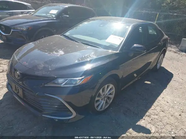 4T1C11BK4NU051561 2022 TOYOTA CAMRY - Image 2