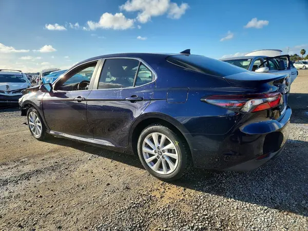 4T1C11BK4NU060051 2022 TOYOTA CAMRY - Image 2