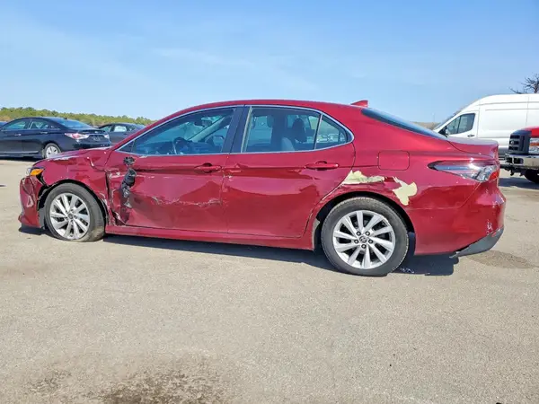 4T1C11BK4NU061135 2022 TOYOTA CAMRY - Image 2