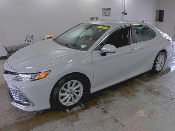 4T1C11BK4NU066240 2022 TOYOTA CAMRY - Image 2