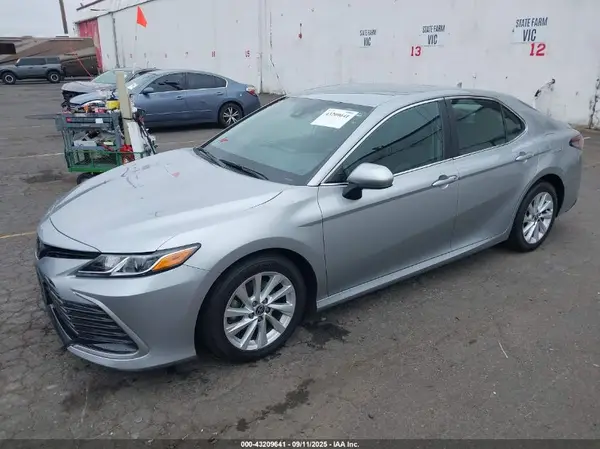 4T1C11BK4NU071552 2022 TOYOTA CAMRY - Image 2