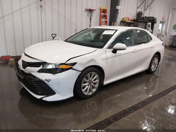 4T1C11BK5LU015472 2020 TOYOTA CAMRY - Image 2