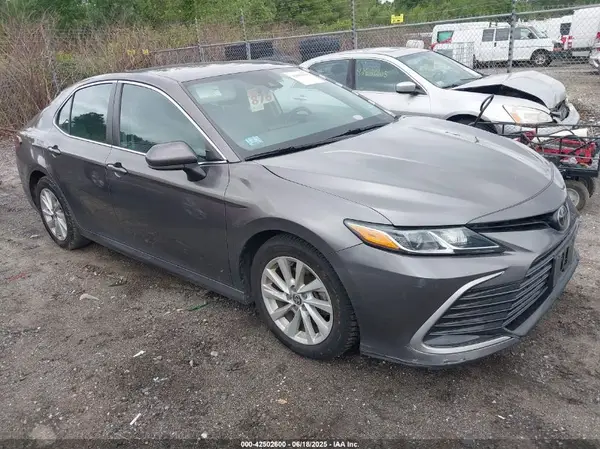 4T1C11BK5MU028031 2021 TOYOTA CAMRY - Image 1