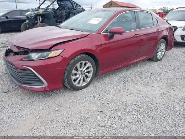 4T1C11BK5MU040034 2021 TOYOTA CAMRY - Image 2