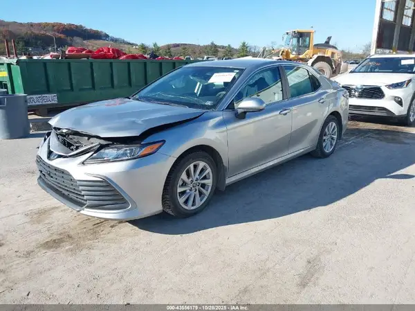 4T1C11BK5NU055506 2022 TOYOTA CAMRY - Image 2