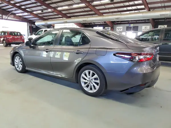4T1C11BK5NU056784 2022 TOYOTA CAMRY - Image 2