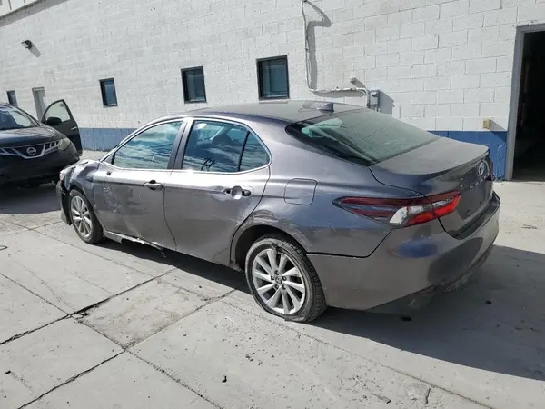 4T1C11BK5NU062018 2022 TOYOTA CAMRY - Image 2