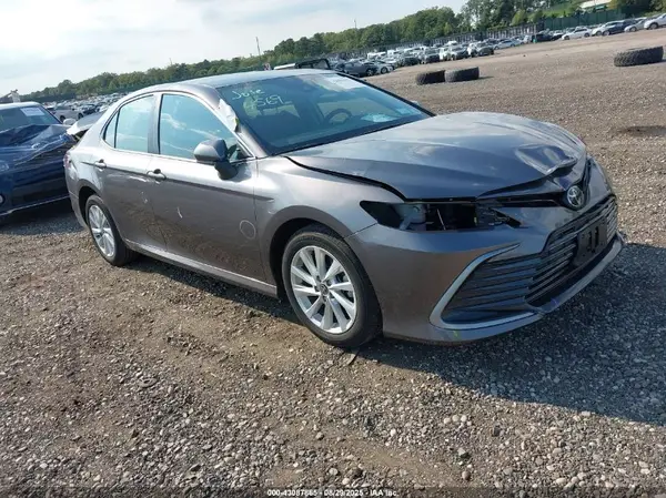 4T1C11BK5NU067560 2022 TOYOTA CAMRY - Image 1