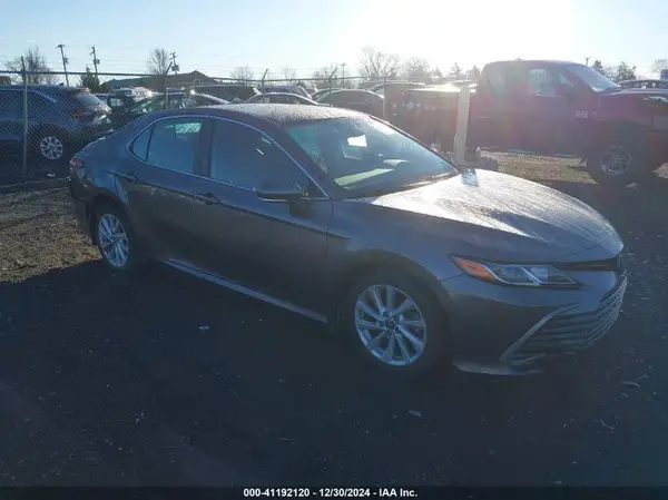 4T1C11BK5NU071009 2022 TOYOTA CAMRY - Image 1
