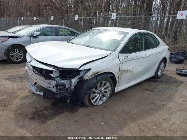 4T1C11BK6NU055059 2022 TOYOTA CAMRY - Image 2