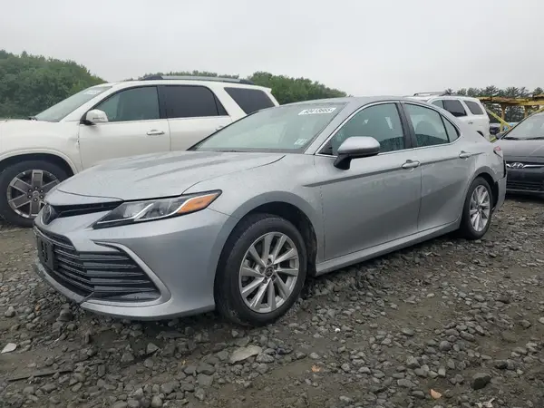 4T1C11BK6NU056633 2022 TOYOTA CAMRY - Image 1