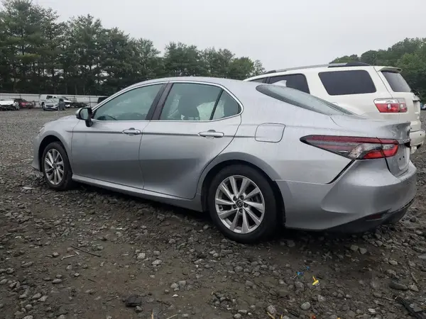 4T1C11BK6NU056633 2022 TOYOTA CAMRY - Image 2