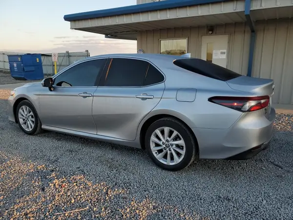 4T1C11BK6NU058608 2022 TOYOTA CAMRY - Image 2