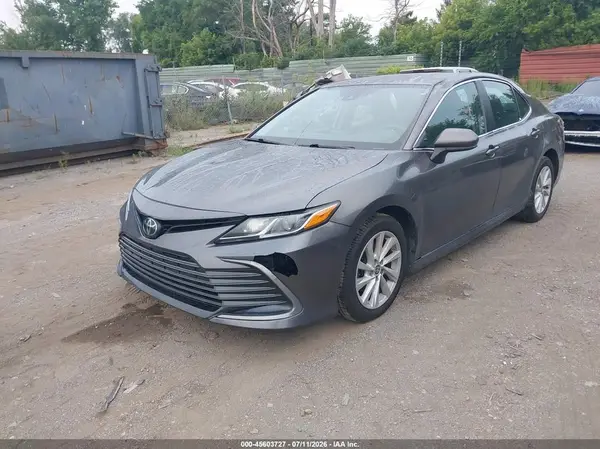 4T1C11BK6NU061220 2022 TOYOTA CAMRY - Image 2
