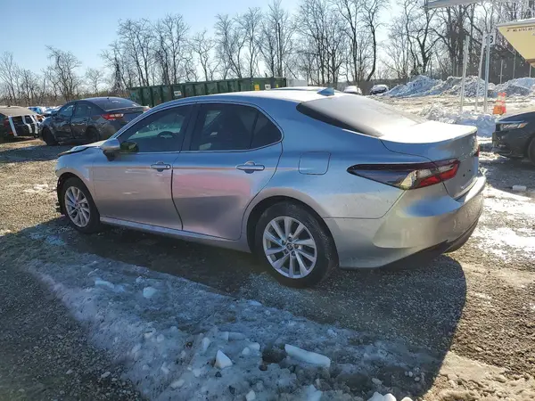 4T1C11BK6NU064313 2022 TOYOTA CAMRY - Image 2