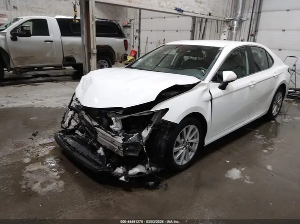 4T1C11BK6NU065686 2022 TOYOTA CAMRY - Image 2
