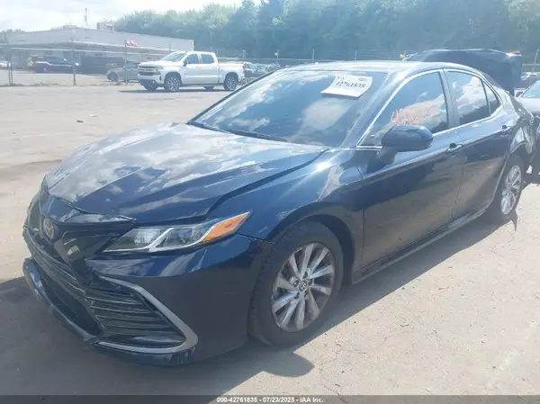 4T1C11BK7MU020531 2021 TOYOTA CAMRY - Image 2