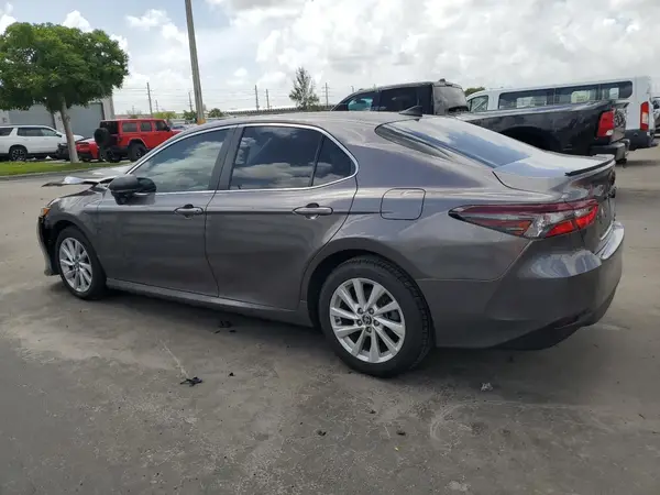4T1C11BK7MU024708 2021 TOYOTA CAMRY - Image 2