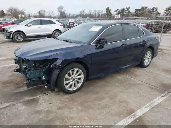 4T1C11BK7MU027818 2021 TOYOTA CAMRY - Image 2