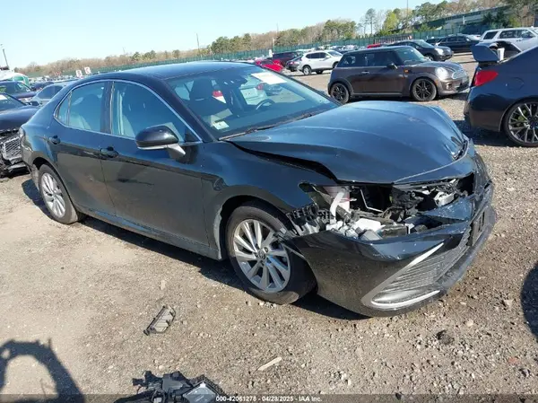 4T1C11BK7MU034154 2021 TOYOTA CAMRY - Image 1