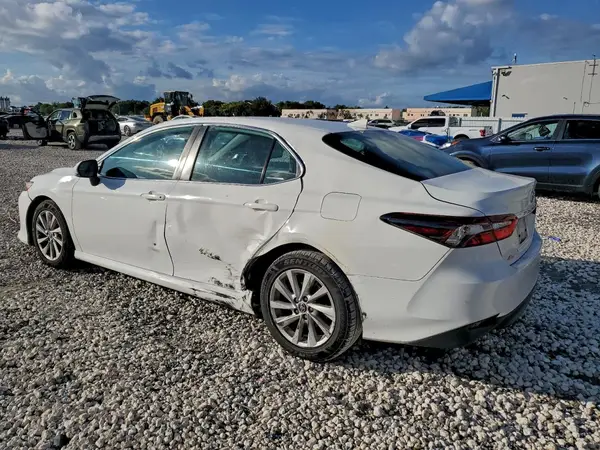 4T1C11BK7MU043145 2021 TOYOTA CAMRY - Image 2