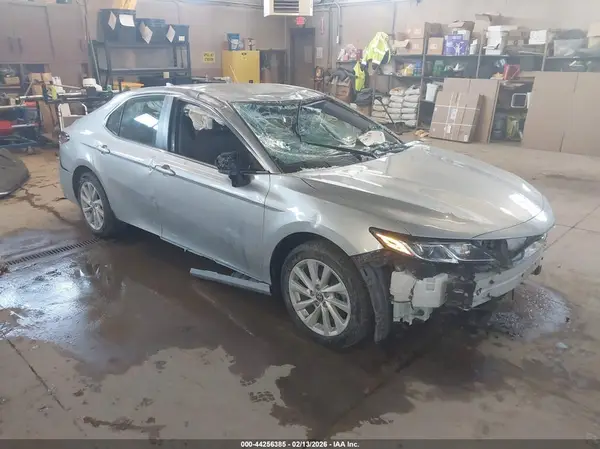 4T1C11BK7NU049190 2022 TOYOTA CAMRY - Image 1