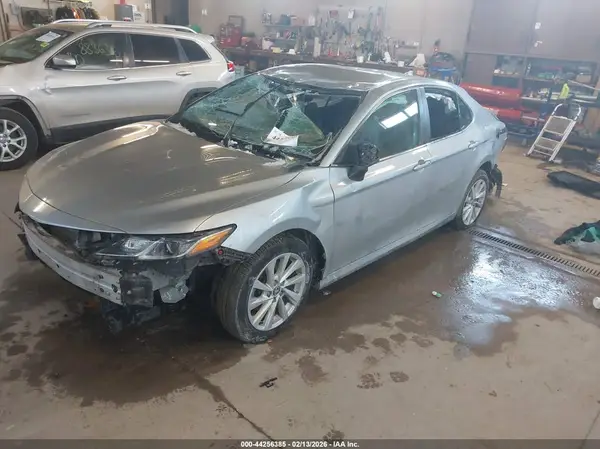4T1C11BK7NU049190 2022 TOYOTA CAMRY - Image 2
