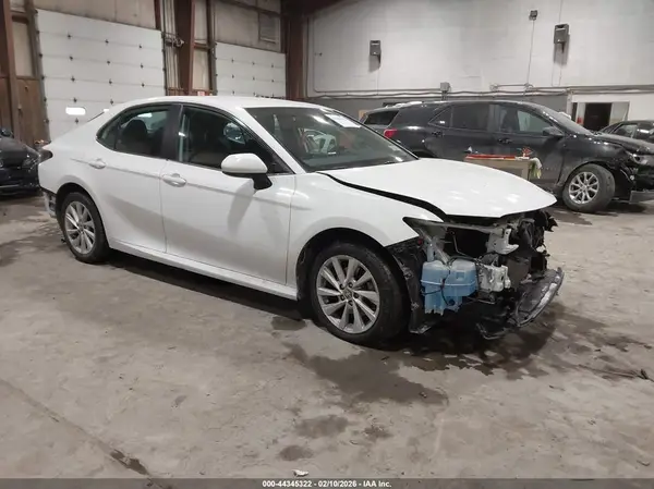 4T1C11BK7NU055961 2022 TOYOTA CAMRY - Image 1