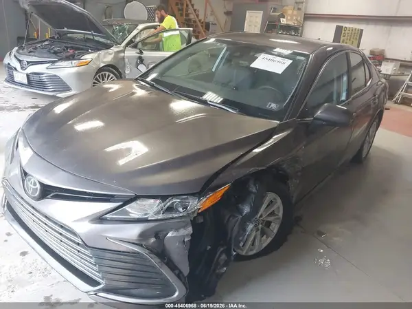 4T1C11BK7NU058956 2022 TOYOTA CAMRY - Image 2