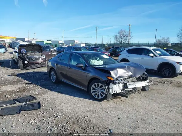 4T1C11BK7NU066457 2022 TOYOTA CAMRY - Image 1