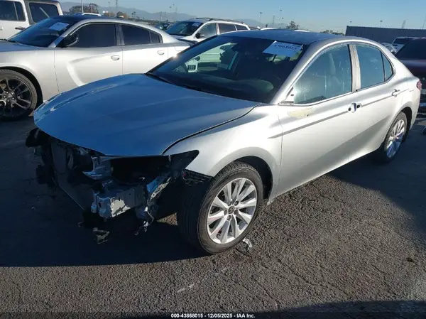 4T1C11BK8LU005762 2020 TOYOTA CAMRY - Image 2