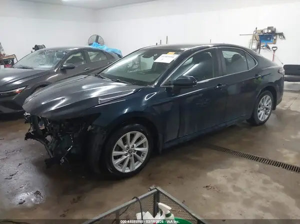 4T1C11BK8MU033367 2021 TOYOTA CAMRY - Image 2