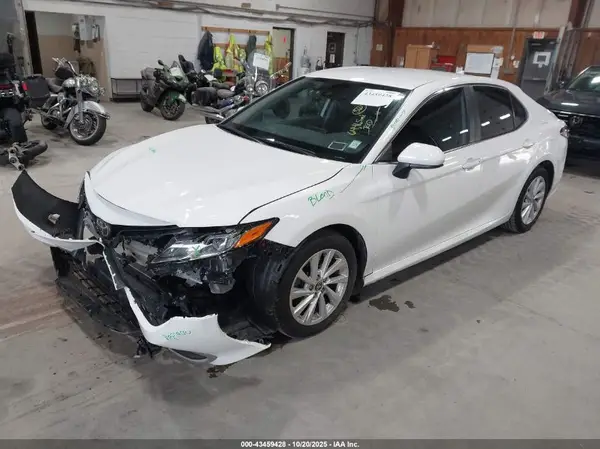 4T1C11BK8NU050915 2022 TOYOTA CAMRY - Image 2