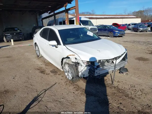 4T1C11BK8NU051420 2022 TOYOTA CAMRY - Image 1