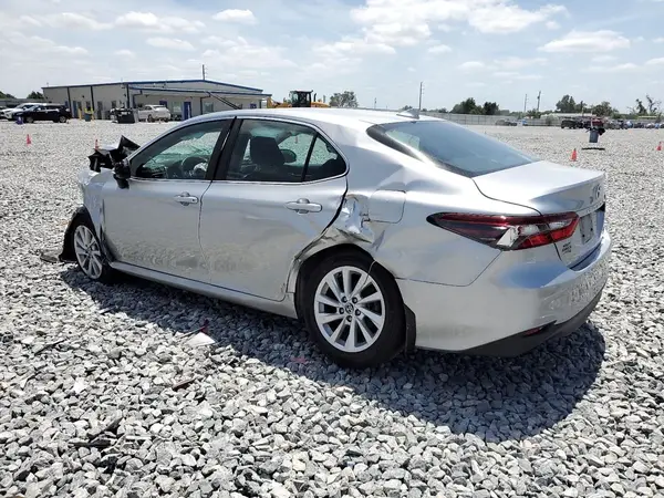 4T1C11BK8NU054222 2022 TOYOTA CAMRY - Image 2