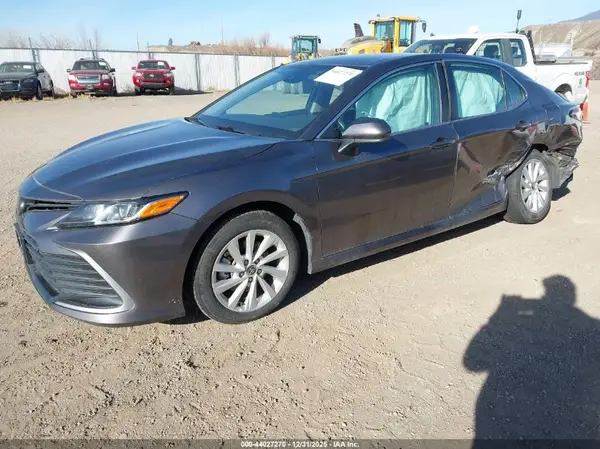 4T1C11BK8NU054639 2022 TOYOTA CAMRY - Image 2