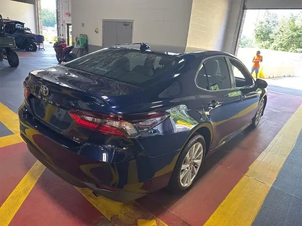 4T1C11BK8NU058061 2022 TOYOTA CAMRY - Image 1