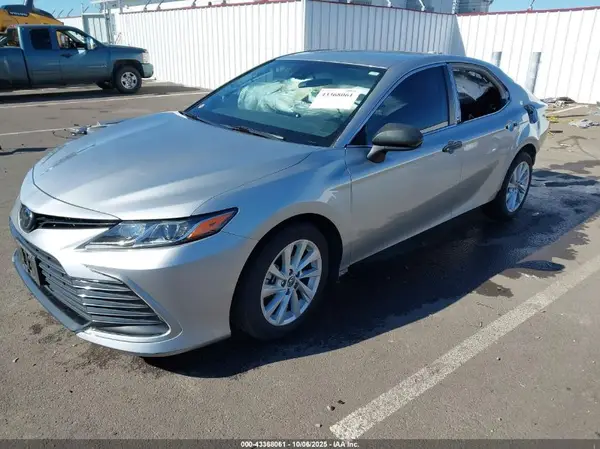 4T1C11BK8NU059873 2022 TOYOTA CAMRY - Image 2