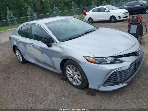 4T1C11BK8NU064197 2022 TOYOTA CAMRY - Image 1