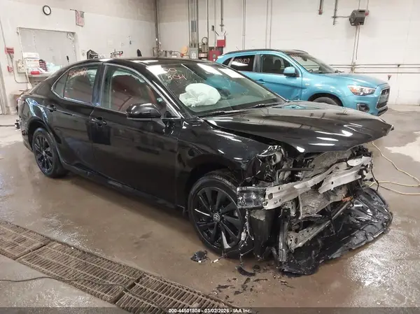 4T1C11BK8NU069903 2022 TOYOTA CAMRY - Image 1