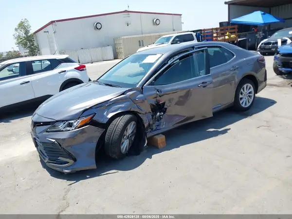 4T1C11BK8NU070159 2022 TOYOTA CAMRY - Image 2