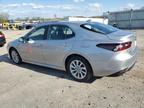 4T1C11BK8NU070369 2022 TOYOTA CAMRY - Image 2
