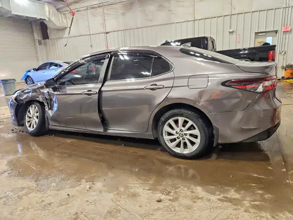 4T1C11BK8NU070680 2022 TOYOTA CAMRY - Image 2