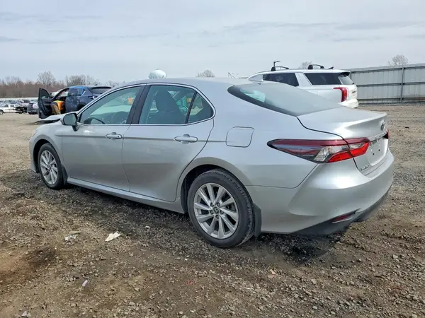 4T1C11BK9MU025004 2021 TOYOTA CAMRY - Image 2