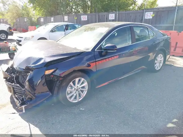 4T1C11BK9MU035127 2021 TOYOTA CAMRY - Image 2