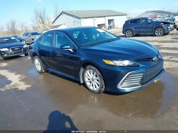 4T1C11BK9MU038805 2021 TOYOTA CAMRY - Image 1